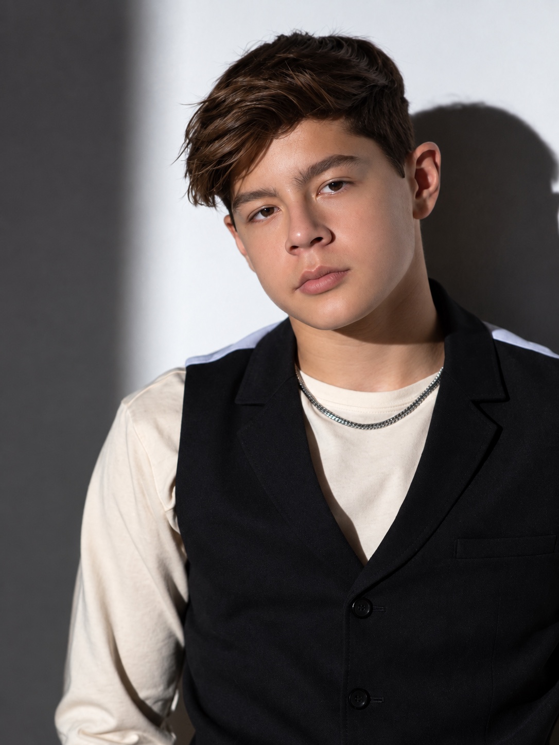 South Florida singer-songwriter Lucas Knight wearing a black vest